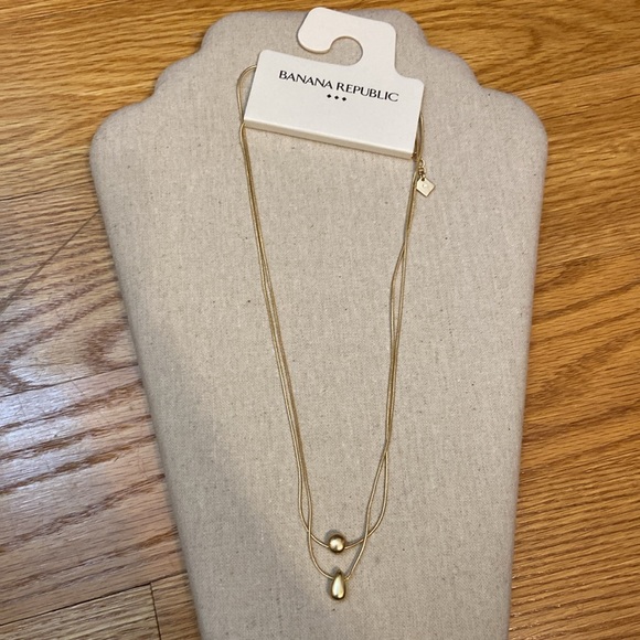 NWT Banana Republic Layered Gold Toned Metal Pendant Necklace - Picture 5 of 13
